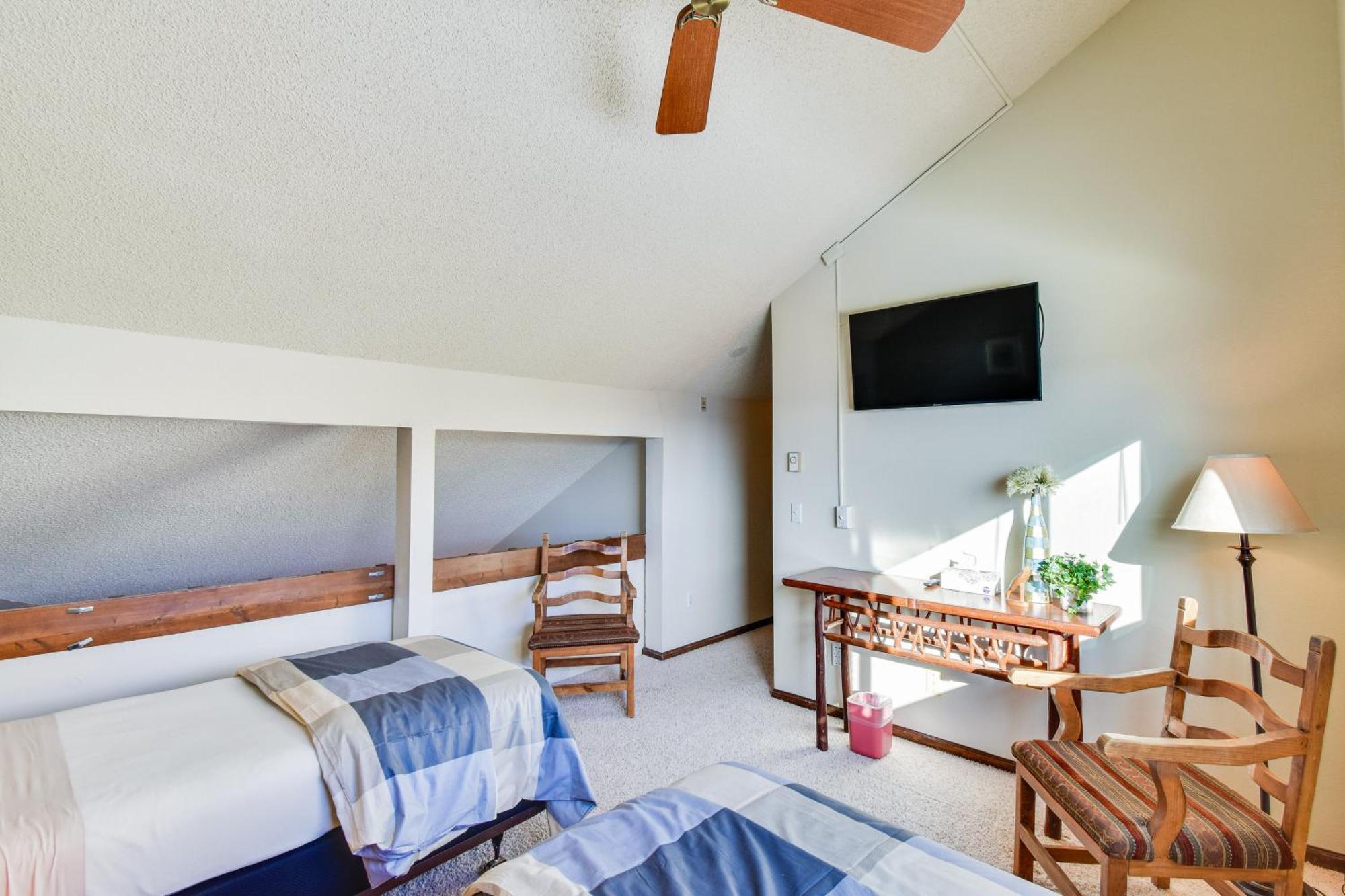 Central Steamboat Condo Outdoor Hot Tub And Pool! สตีมโบทสปริงส์ ภายนอก รูปภาพ